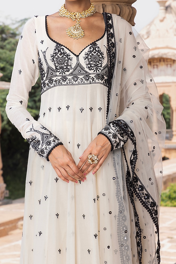 Black & White Mulmul Thread & Mirror Embroidered Party Wear Anarkali Set by PREEVIN at Pernia's Pop Up Shop
