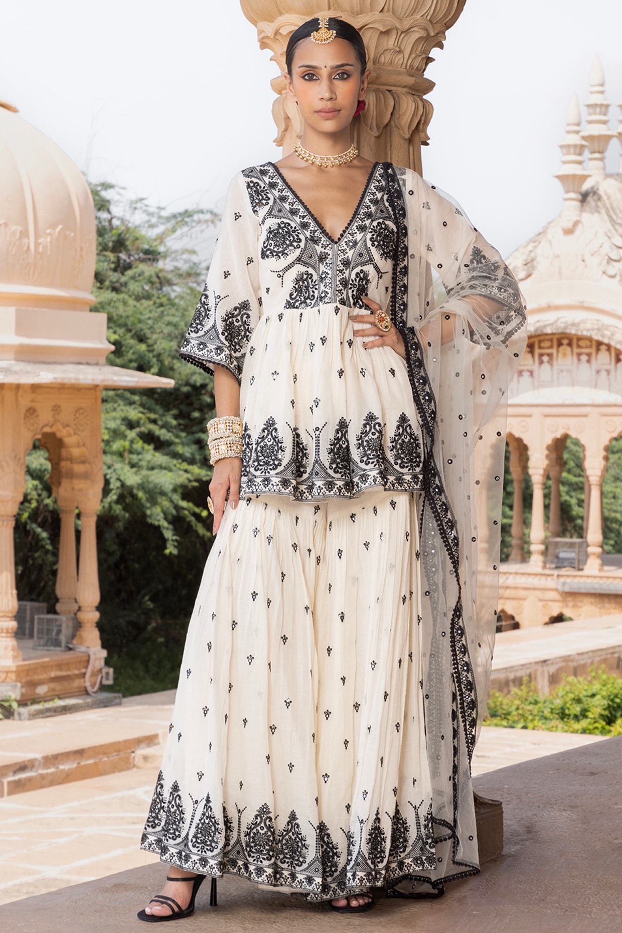 party sharara dress Yellow Embroidered Sharara Suit: Mehndi Henna Bridal Dress Indian Wedding Dresses Party Wear Clothes Eid