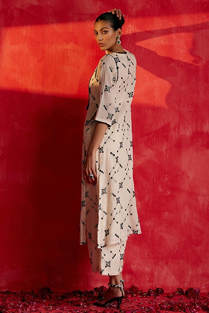 Black & White Cotton Mulmul Thread Work Kurta Set by PREEVIN at Pernia's Pop Up Shop