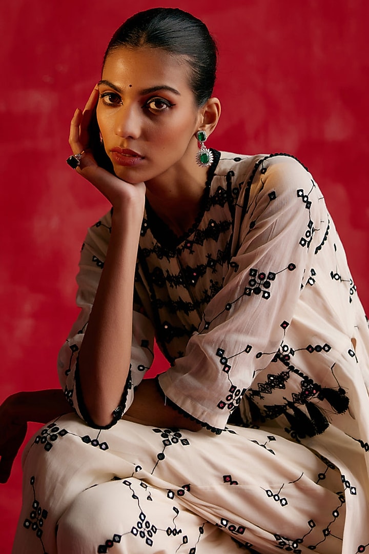 Black & White Cotton Mulmul Thread Work Kurta Set by PREEVIN at Pernia's Pop Up Shop