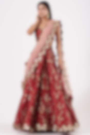 Fuchsia Embroidered Bridal Lehenga Set by Prevasu at Pernia's Pop Up Shop