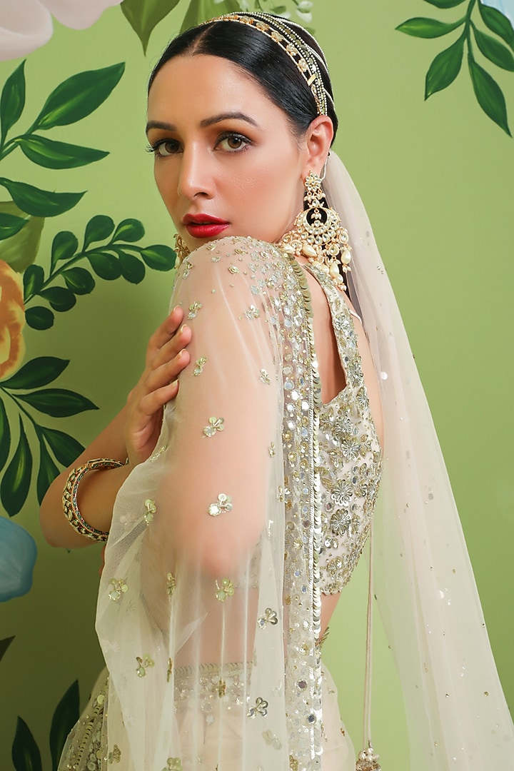Cream Embroidered Reception Saree Set by Prevasu at Pernia's Pop Up Shop