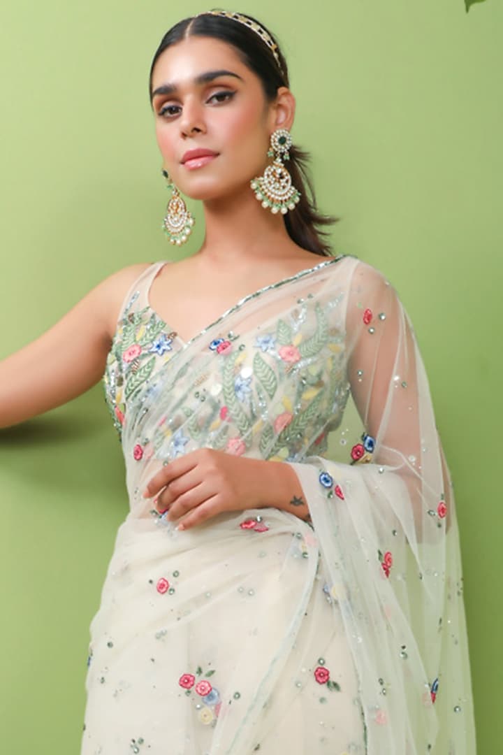 Off-White Embroidered Wedding Saree Set by Prevasu at Pernia's Pop Up Shop