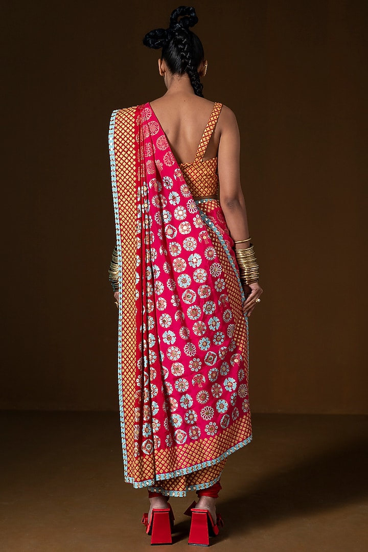 Fuchsia & Red Ombre Summer Silk Embroidered Pre-Draped Wedding Saree Set by POOJA RAJGARHIA GUPTA at Pernia's Pop Up Shop