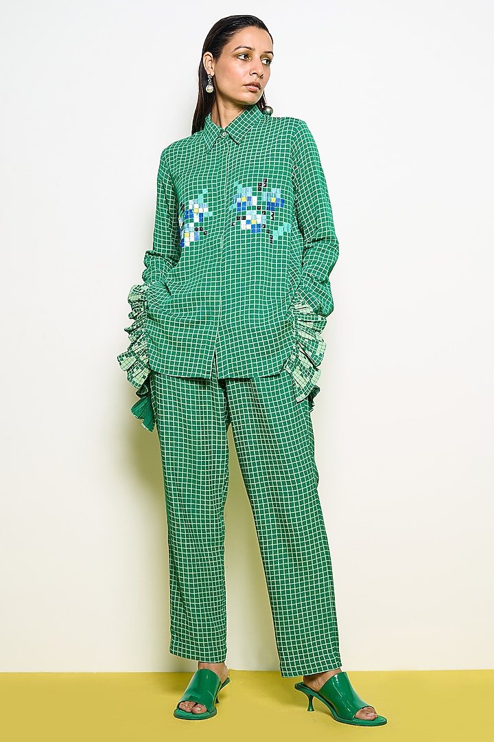 Green Double Georgette Hand Embroidered & Checkered Co-Ord Set by POOJA RAJGARHIA GUPTA at Pernia's Pop Up Shop