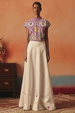 White Pure Crepe & Satin Skirt Set by POOJA RAJGARHIA GUPTA