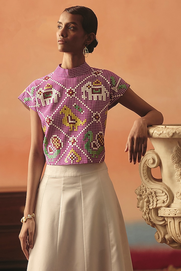 White Pure Crepe & Satin Skirt Set by POOJA RAJGARHIA GUPTA at Pernia's Pop Up Shop