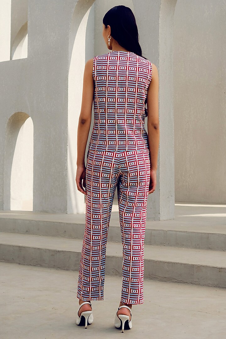 Red Pure Crepe Jacket Set by POOJA RAJGARHIA GUPTA at Pernia's Pop Up Shop