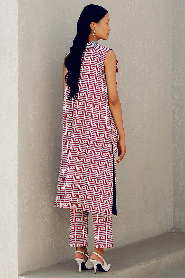 Red Pure Crepe Floral Embroidered Jacket Set by POOJA RAJGARHIA GUPTA at Pernia's Pop Up Shop