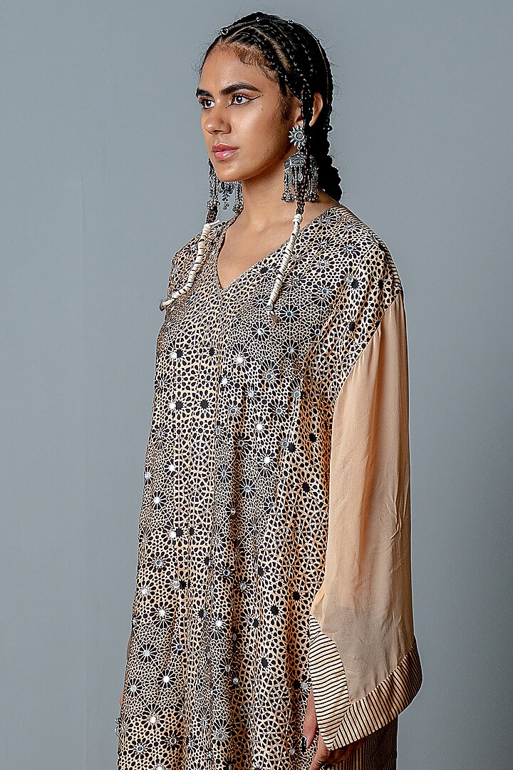 Nude Georgette Kashmiri Hand-Embroidered Kurta Set by POOJA RAJGARHIA GUPTA at Pernia's Pop Up Shop