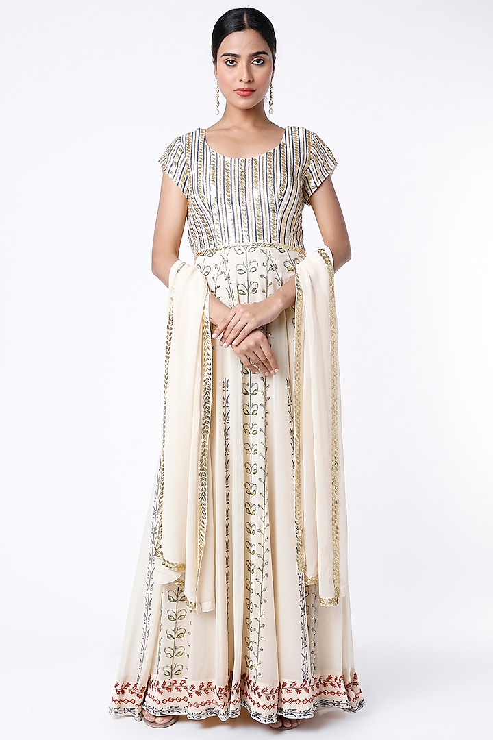 White & Gold Embroidered Anarkali Set by POOJA RAJGARHIA GUPTA at Pernia's Pop Up Shop