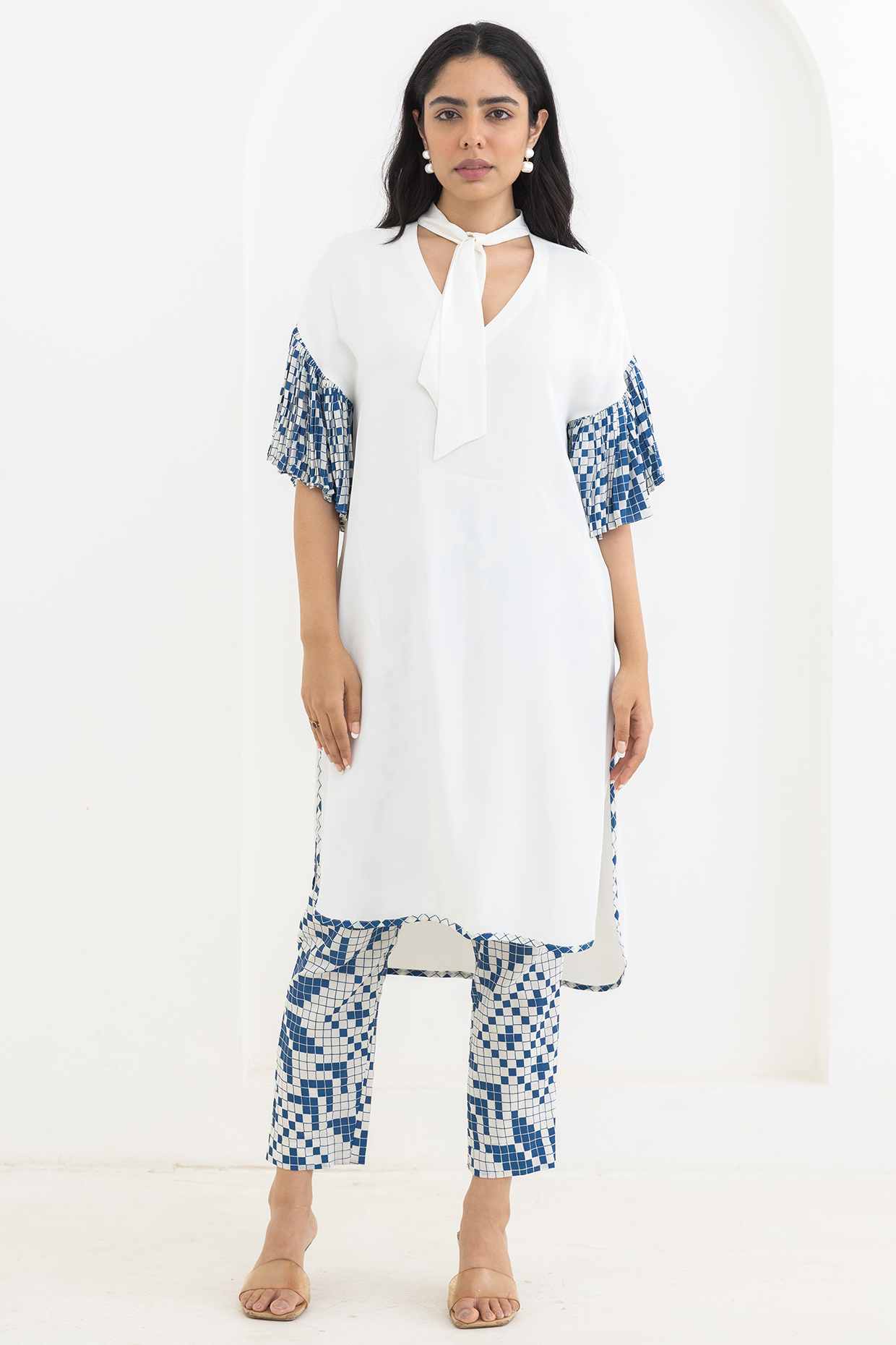 Off-White Double Georgette Printed Kurta Set by POOJA RAJGARHIA GUPTA at Pernia's Pop Up Shop