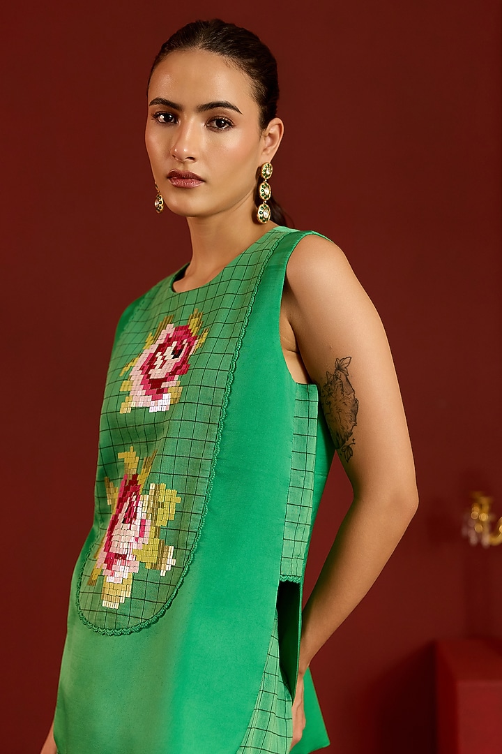 Green Chanderi & Satin Floral Sequin Co-Ord Set by POOJA RAJGARHIA GUPTA at Pernia's Pop Up Shop