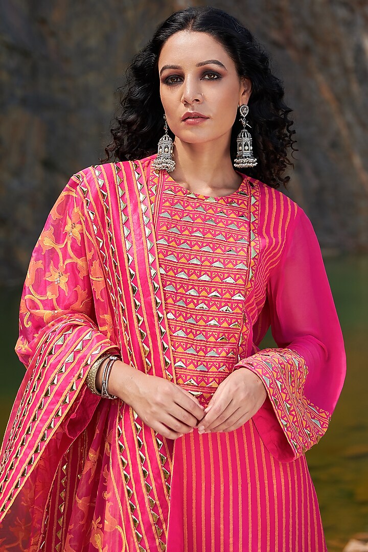 Hot Pink Hand Embroidered Kurta Set by POOJA RAJGARHIA GUPTA at Pernia's Pop Up Shop