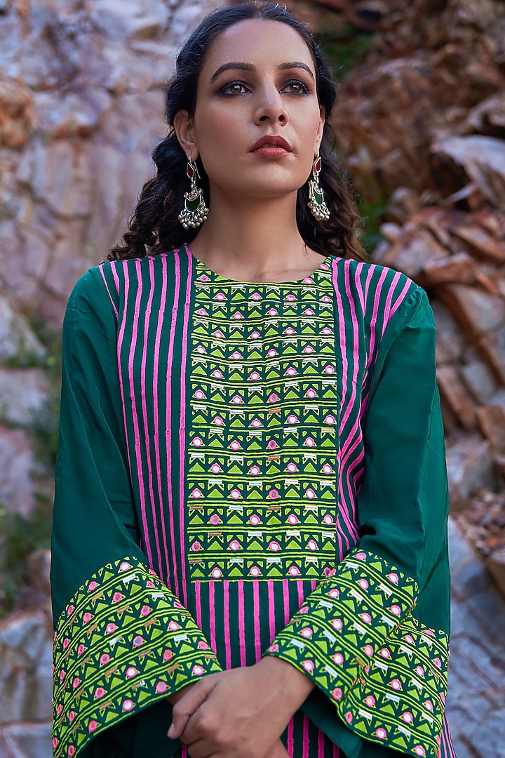 Emerald Green Hand Embroidered Kurta Set by POOJA RAJGARHIA GUPTA at Pernia's Pop Up Shop