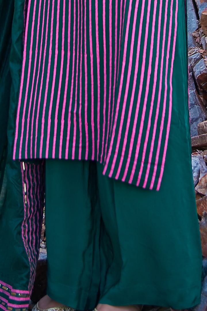 Emerald Green Hand Embroidered Kurta Set by POOJA RAJGARHIA GUPTA at Pernia's Pop Up Shop