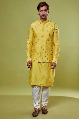 Yellow Banarasi Silk & Katan Silk Embroidered Bundi Jacket With Kurta Set by PRIYANKA HARALALKA