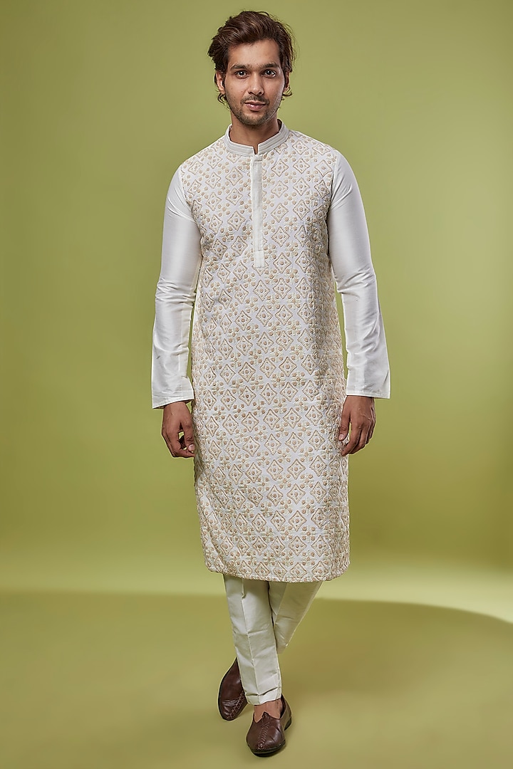 Off-White Banarasi Cotton Silk & Katan Silk Embroidered Kurta Set by PRIYANKA HARALALKA