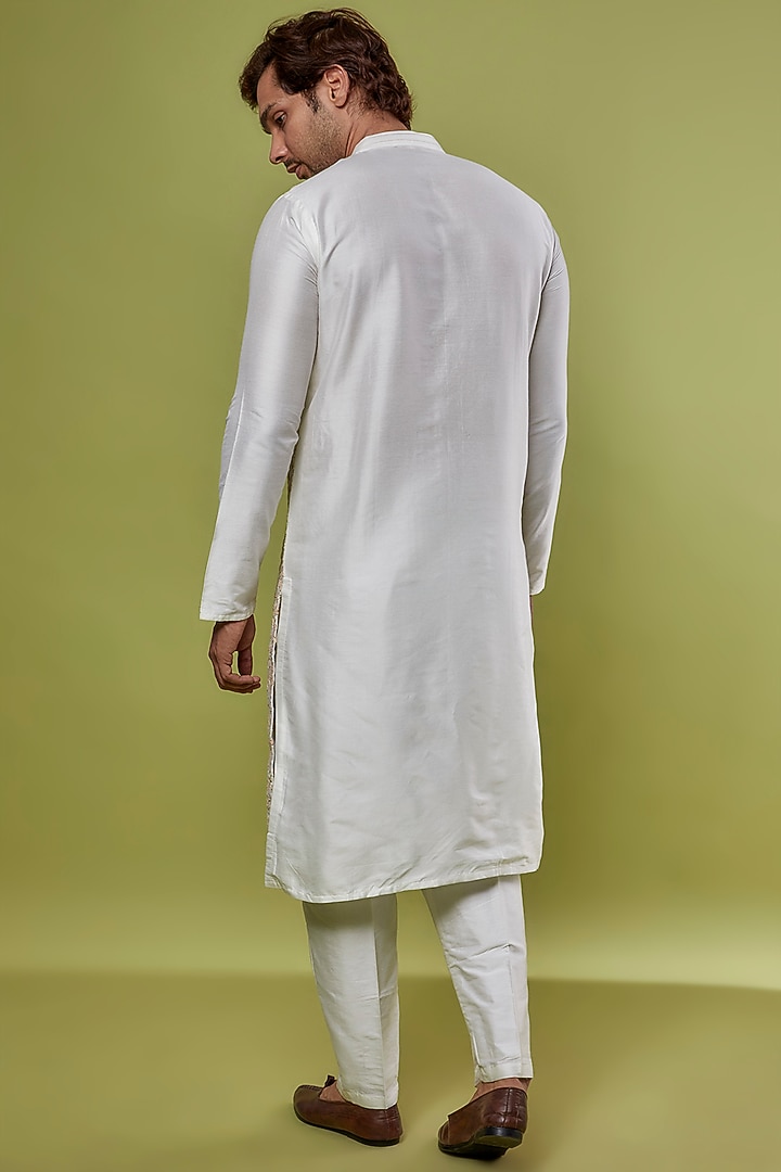 Off-White Banarasi Cotton Silk & Katan Silk Embroidered Kurta Set by PRIYANKA HARALALKA at Pernia's Pop Up Shop