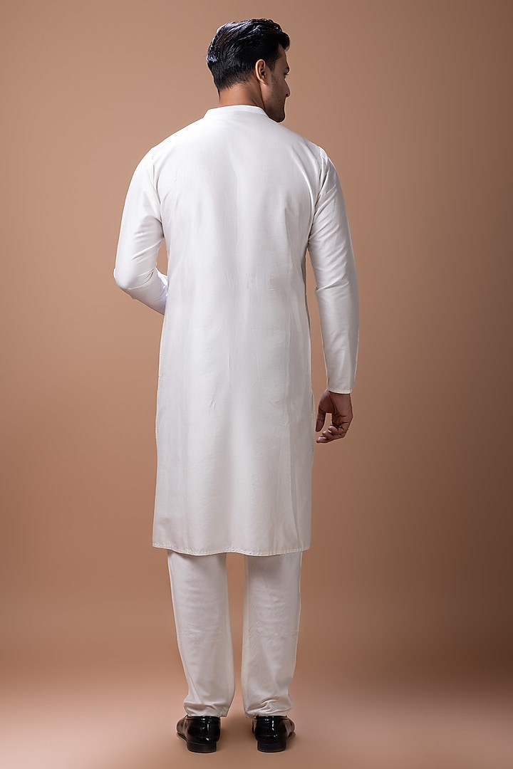 Off-White Cotton Silk Hand Embroidered Kurta Set by PRIYANKA HARALALKA at Pernia's Pop Up Shop