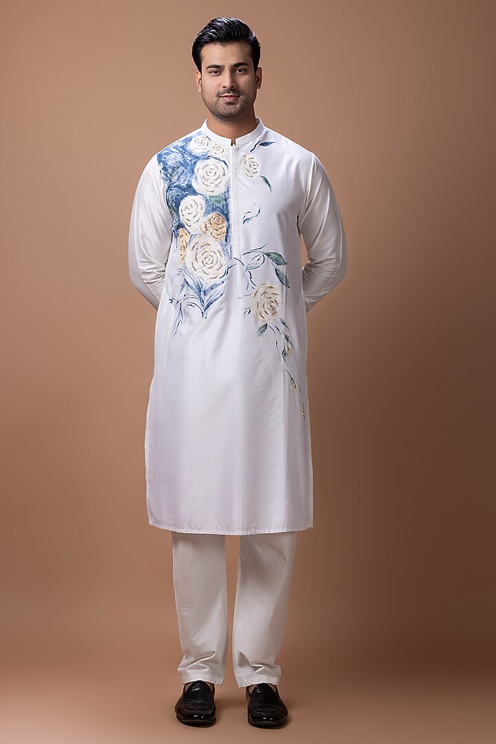 Off-White Cotton Silk Hand Embroidered Kurta Set by PRIYANKA HARALALKA at Pernia's Pop Up Shop
