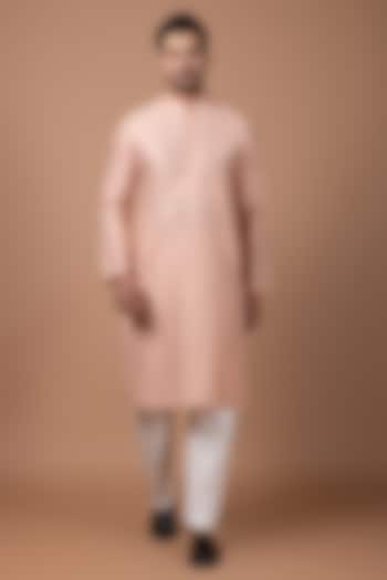 Onion Pink Cotton Silk Kurta Set by PRIYANKA HARALALKA at Pernia's Pop Up Shop