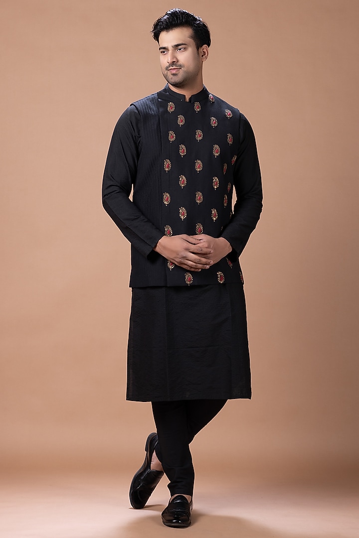 Black Cotton Silk Zardosi Embroidered Bundi Jacket Set by PRIYANKA HARALALKA at Pernia's Pop Up Shop