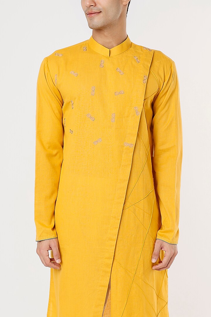 Mustard Embroidered Kurta Set by PRIYANKA HARALALKA at Pernia's Pop Up Shop
