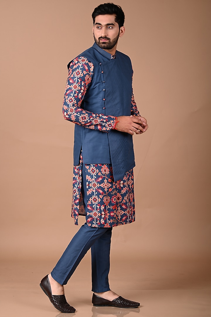 Sapphire Blue Maheshwari Silk Asymmetrical Bundi Jacket Set by PRIYANKA HARALALKA at Pernia's Pop Up Shop