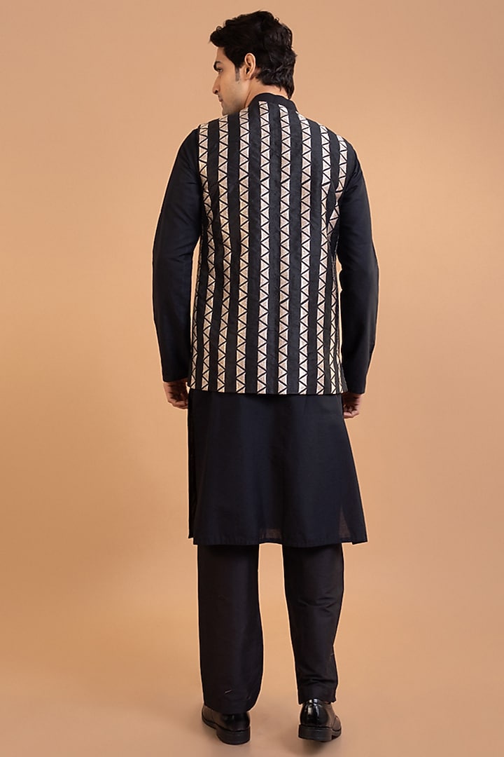 Black Cotton Silk Zari Embroidered Bundi Set by PRIYANKA HARALALKA at Pernia's Pop Up Shop