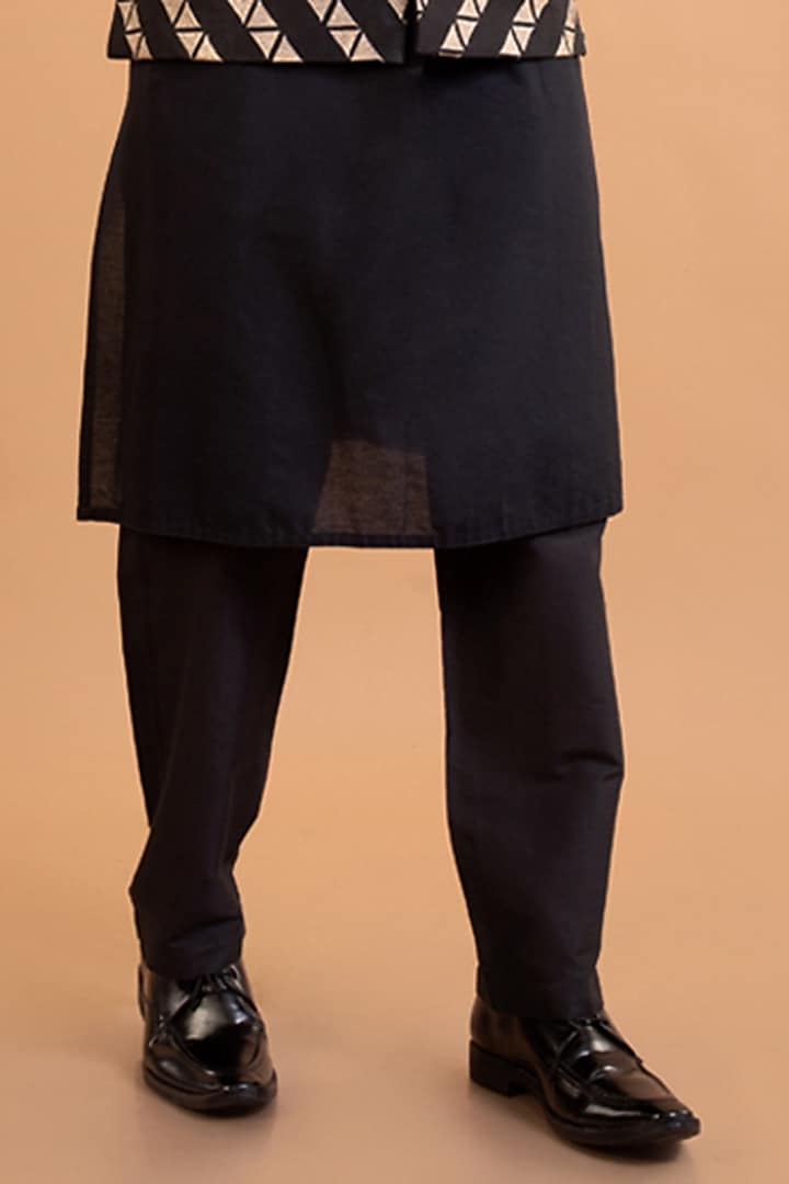 Black Cotton Silk Zari Embroidered Bundi Set by PRIYANKA HARALALKA at Pernia's Pop Up Shop