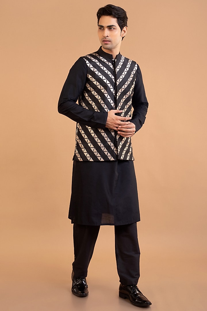Black Cotton Silk Zari Embroidered Bundi Set by PRIYANKA HARALALKA at Pernia's Pop Up Shop