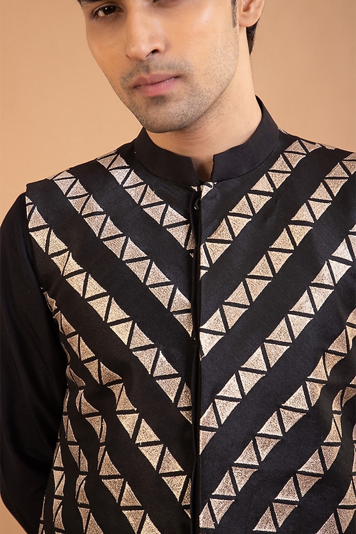 Black Cotton Silk Zari Embroidered Bundi Set by PRIYANKA HARALALKA at Pernia's Pop Up Shop