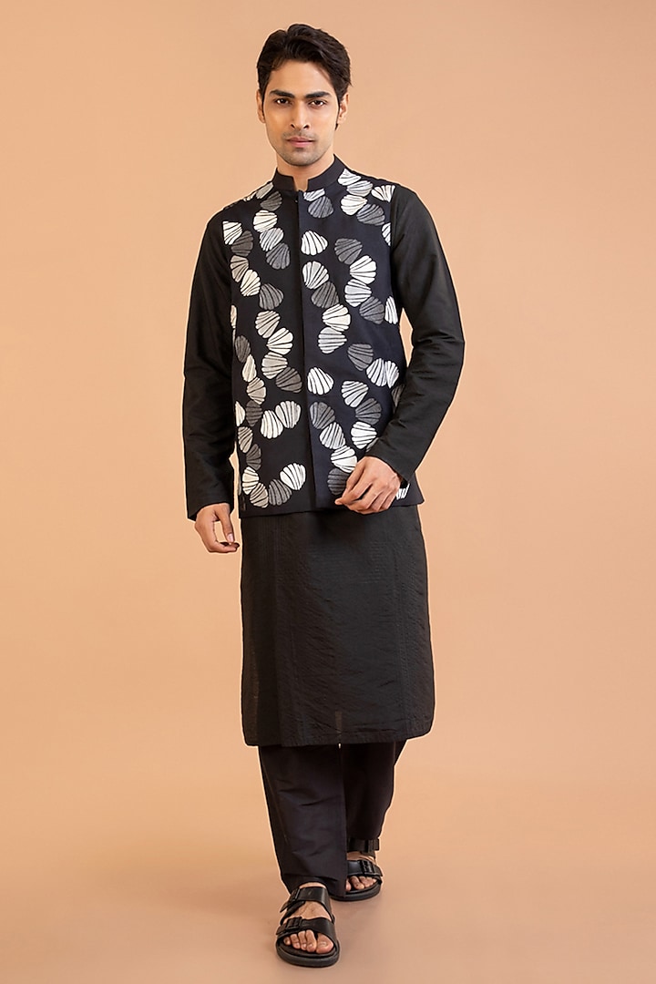 Black Cotton Silk Machine Embroidered Bundi Set by PRIYANKA HARALALKA