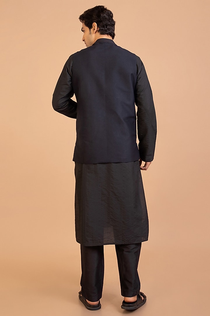 Black Cotton Silk Machine Embroidered Bundi Set by PRIYANKA HARALALKA at Pernia's Pop Up Shop