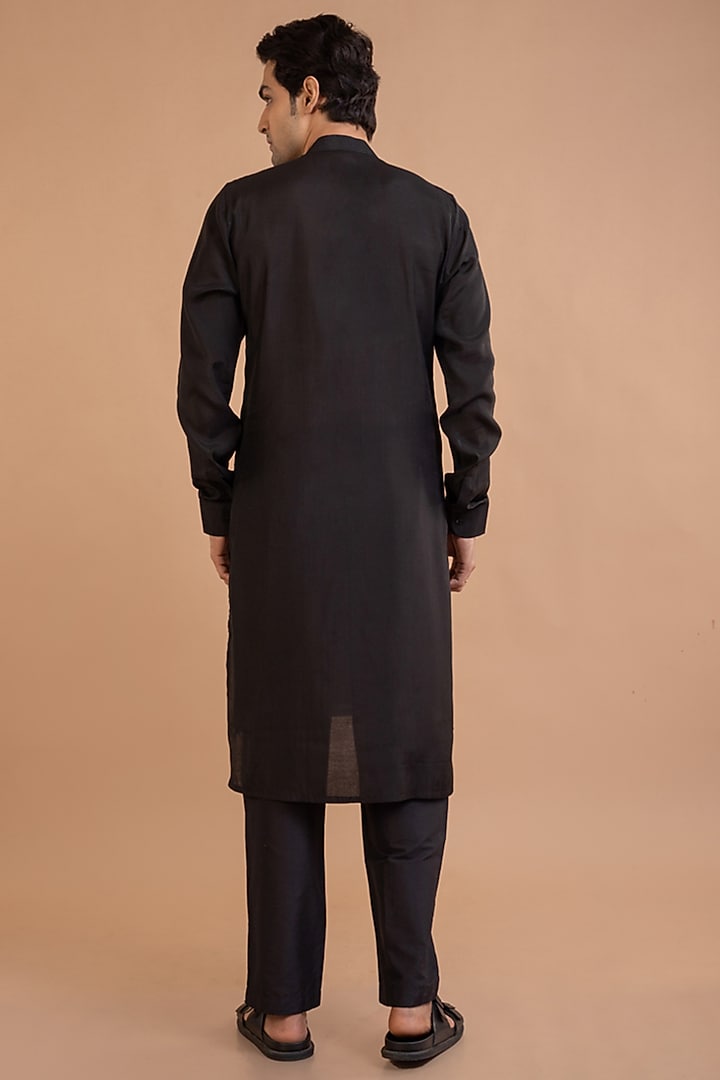 Black Roman Silk Thread Hand Embroidered Kurta Set by PRIYANKA HARALALKA at Pernia's Pop Up Shop