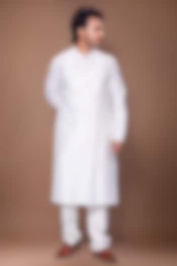 Off-White Cotton Silk Kurta Set by PRIYANKA HARALALKA at Pernia's Pop Up Shop