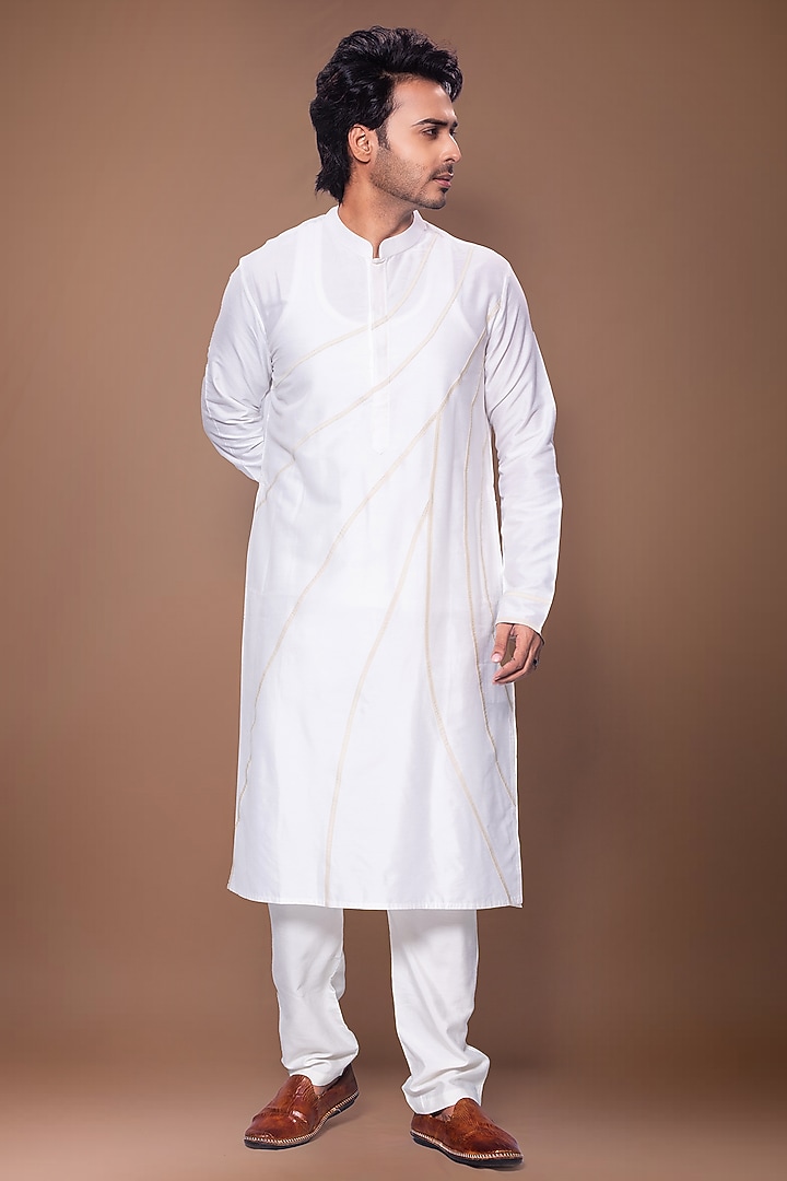 Off-White Cotton Silk Kurta Set by PRIYANKA HARALALKA at Pernia's Pop Up Shop
