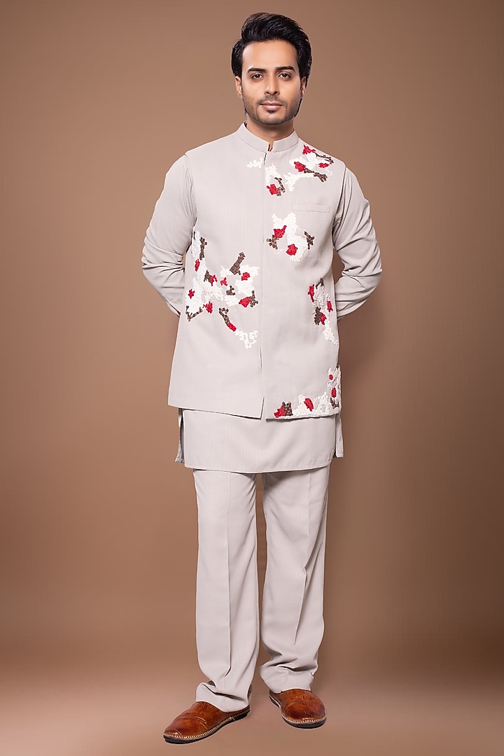 Grey Malai Cotton Zardosi Hand Embroidered Bundi Jacket Set by PRIYANKA HARALALKA at Pernia's Pop Up Shop