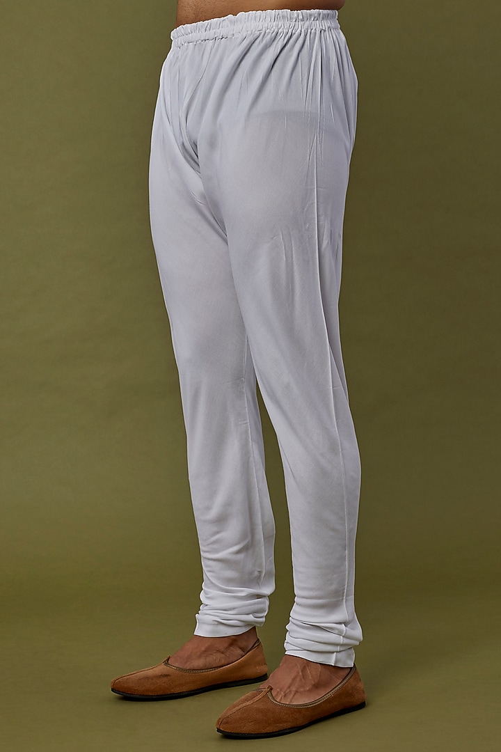 White Georgette Thread Embroidered Kurta Set by PRIYANKA HARALALKA at Pernia's Pop Up Shop