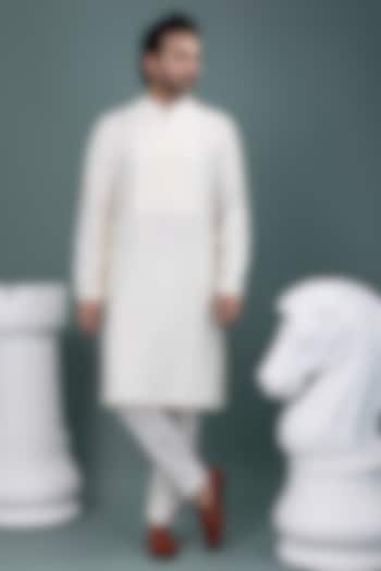 Off-White Silk & Cotton Silk Kurta Set by PRIYANKA HARALALKA at Pernia's Pop Up Shop