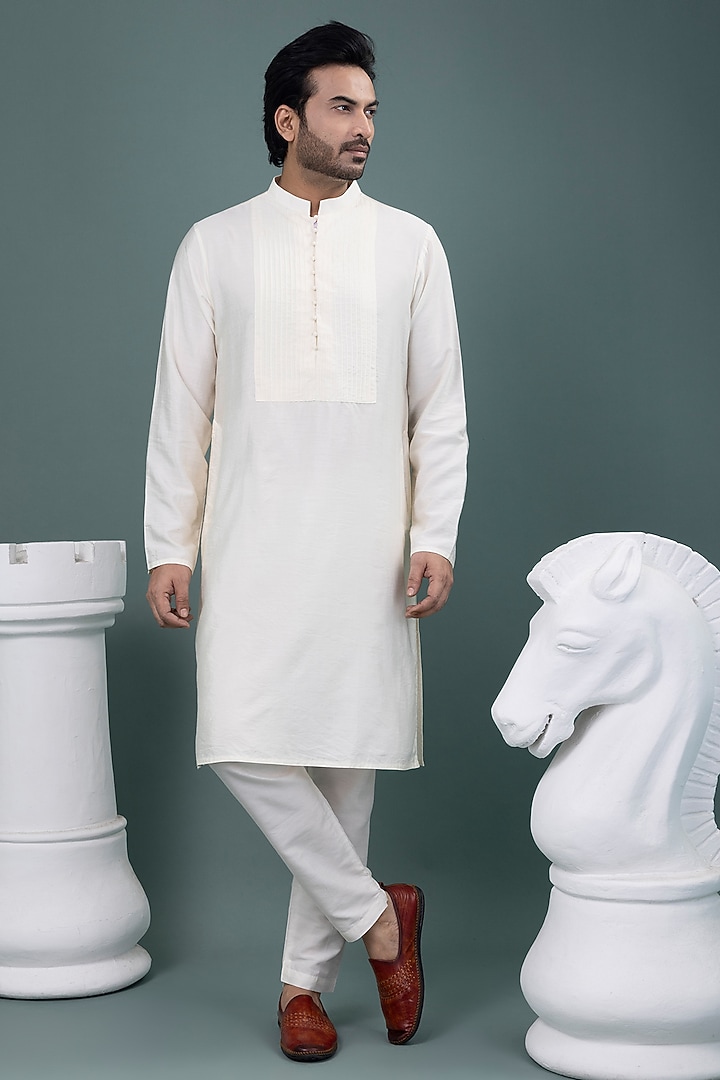 Off-White Silk & Cotton Silk Kurta Set by PRIYANKA HARALALKA at Pernia's Pop Up Shop