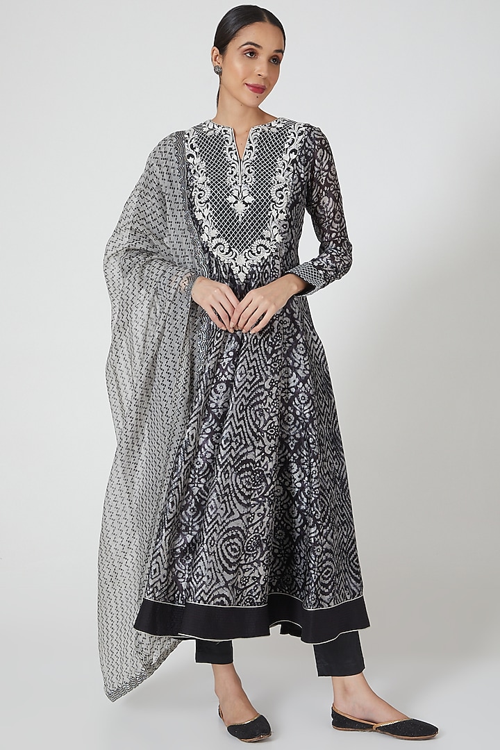 Black Embroidered Anarkali Set by Prisha's at Pernia's Pop Up Shop