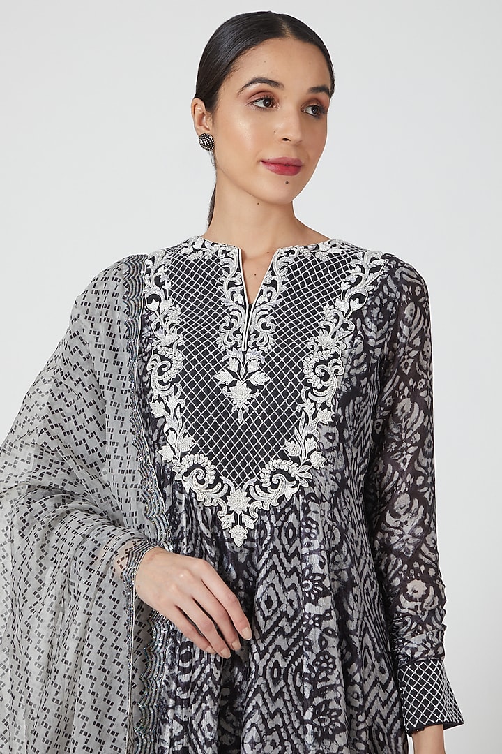 Black Embroidered Wedding Anarkali Set by Prisha's at Pernia's Pop Up Shop