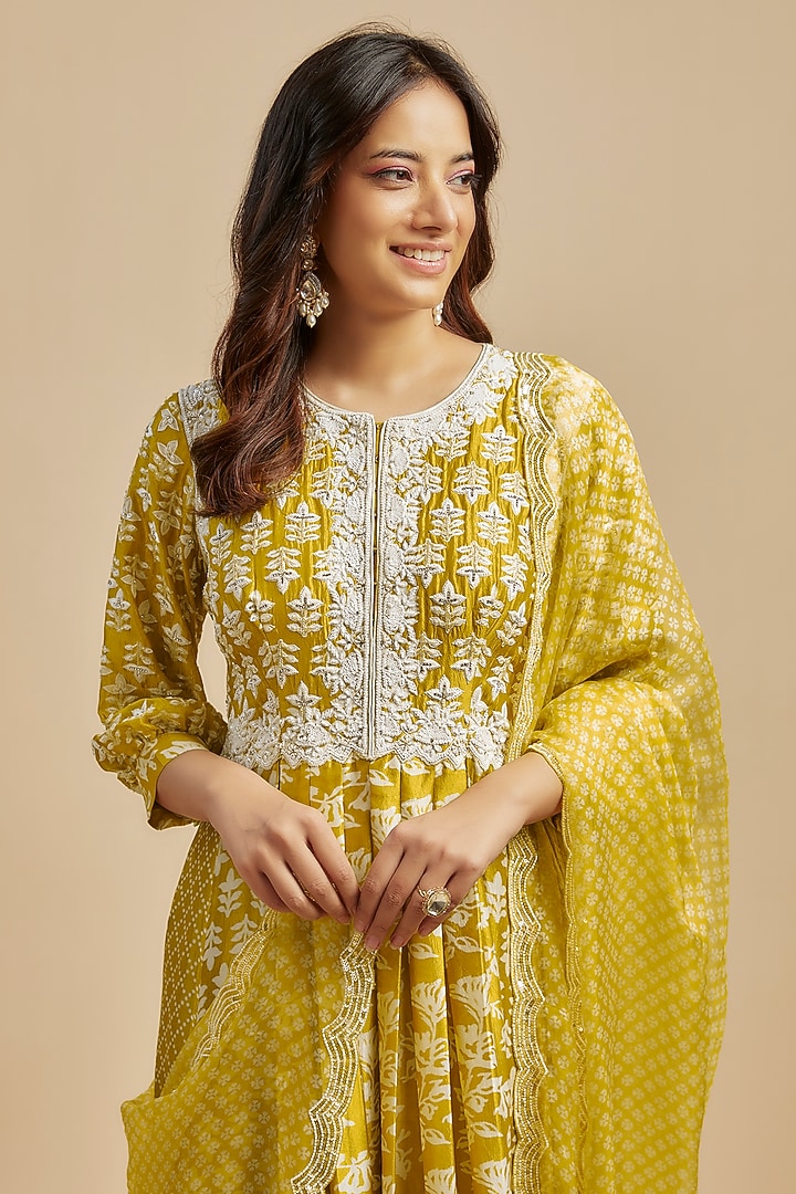 Green & Gold Kora Silk Block Printed Pleated Kurta Set by Prisha's at Pernia's Pop Up Shop