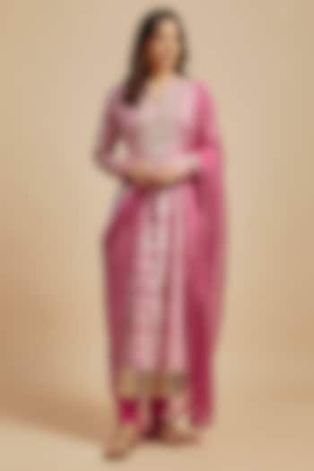 Fuchsia Pink Kora Silk Leheriya Bandhani Printed Kurta Set by Prisha's at Pernia's Pop Up Shop