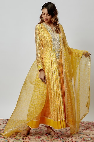 Yellow Silk Floral Printed & Cutdana Embroidered Kurta Set by Prisha's