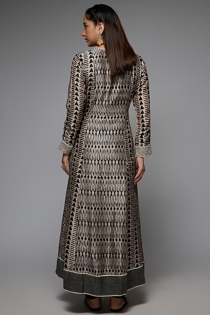 Black Silk Geometric Printed & Hand Embroidered Kurta Set by Prisha's at Pernia's Pop Up Shop
