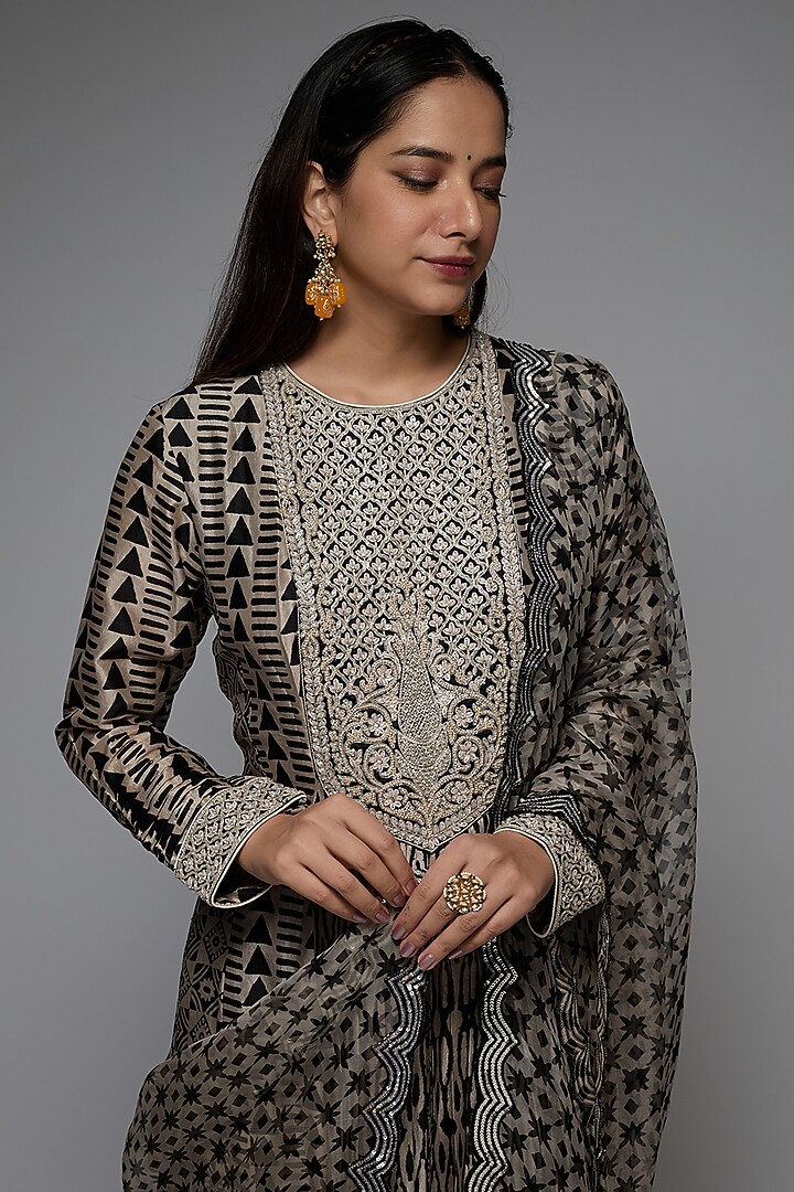 Black Silk Geometric Printed & Hand Embroidered Kurta Set by Prisha's at Pernia's Pop Up Shop