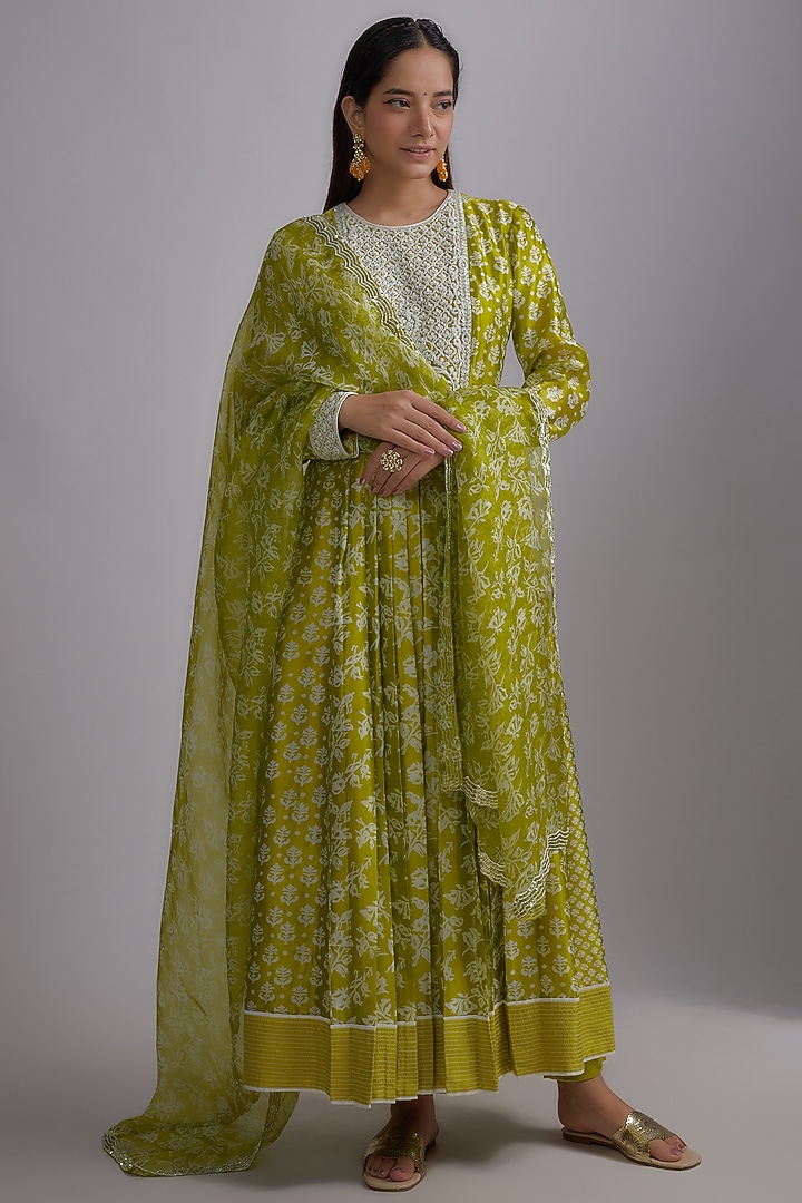Green Silk Floral Printed & Hand Embroidered Kurta Set by Prisha's at Pernia's Pop Up Shop